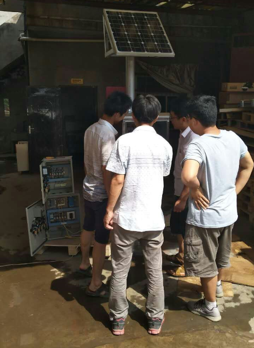 無線水位控制器的調(diào)試現(xiàn)場(chǎng) 無線水位控制器的調(diào)試現(xiàn)場(chǎng)