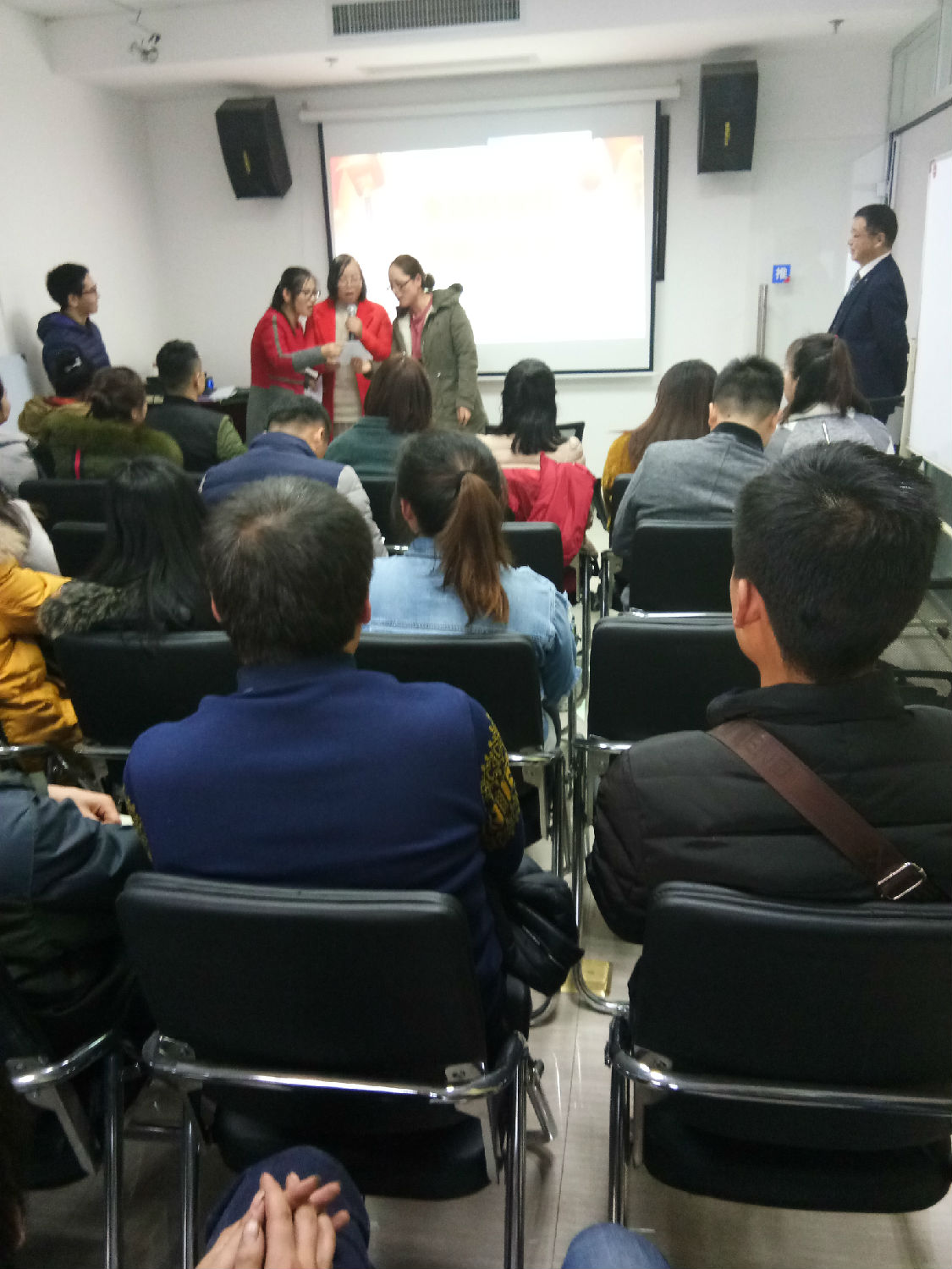 鼎興銷(xiāo)售三組的小伙伴們！